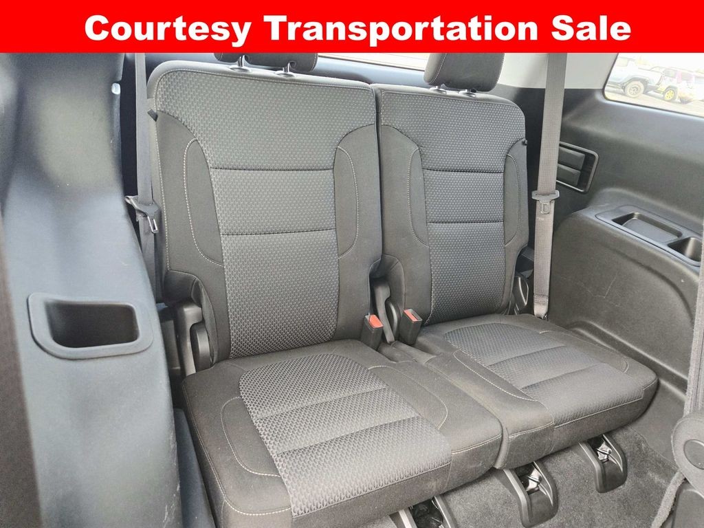 GMC Acadia Vehicle Full-screen Gallery Image 15