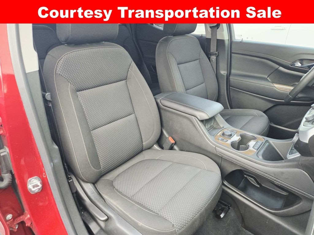 GMC Acadia Vehicle Full-screen Gallery Image 17