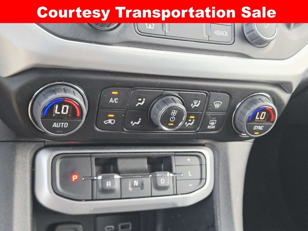 GMC Acadia Vehicle Full-screen Gallery Image 29