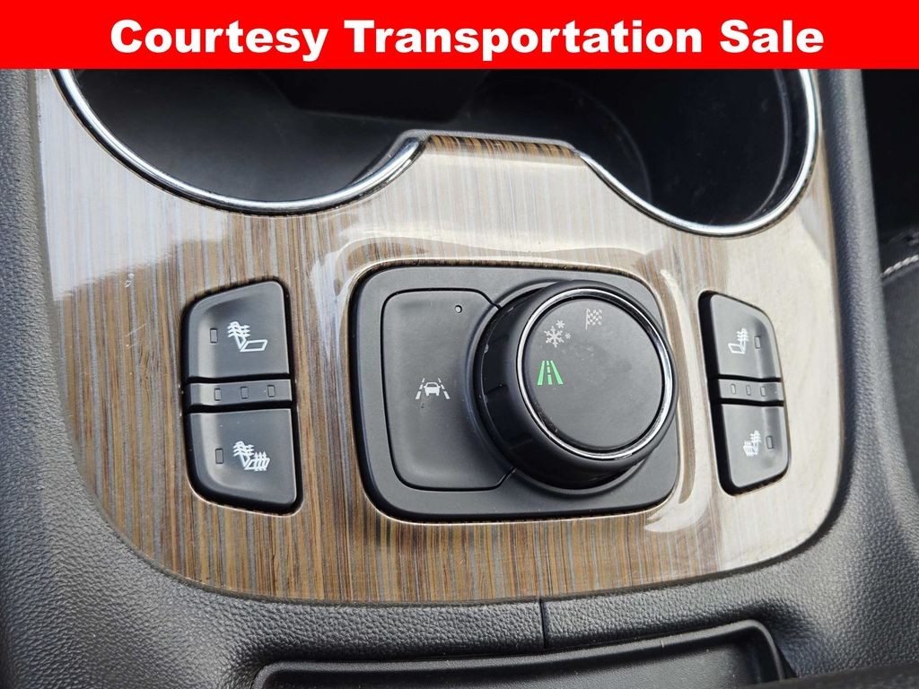 GMC Acadia Vehicle Full-screen Gallery Image 32