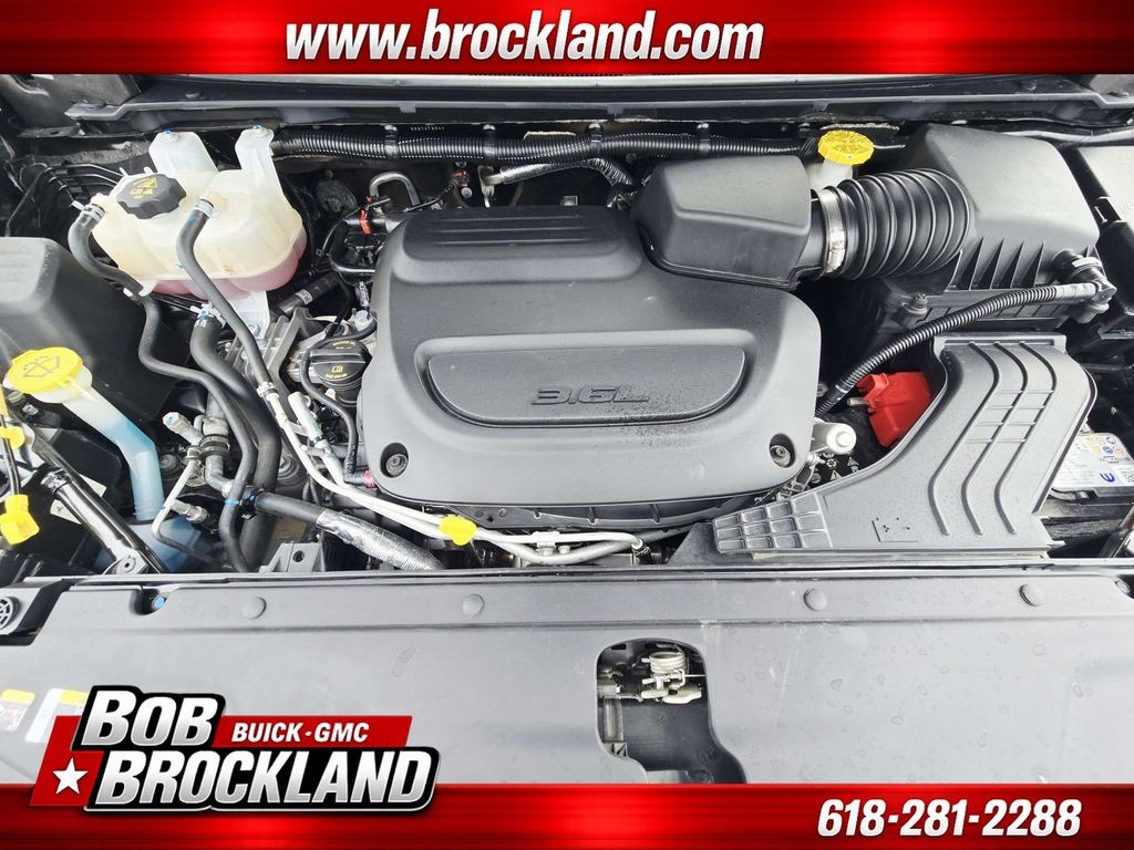 Chrysler Pacifica Vehicle Full-screen Gallery Image 20
