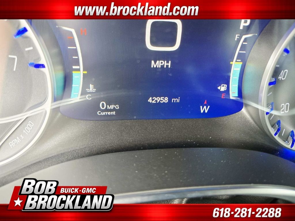 Chrysler Pacifica Vehicle Full-screen Gallery Image 26