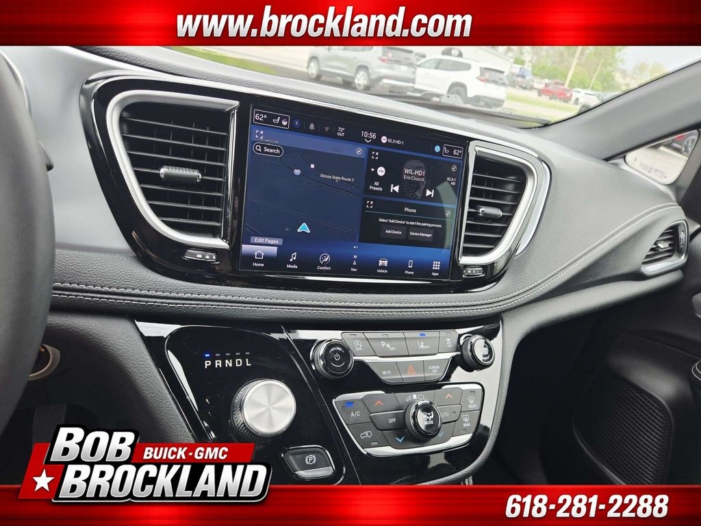 Chrysler Pacifica Vehicle Full-screen Gallery Image 27