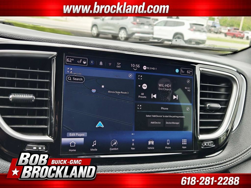 Chrysler Pacifica Vehicle Full-screen Gallery Image 28