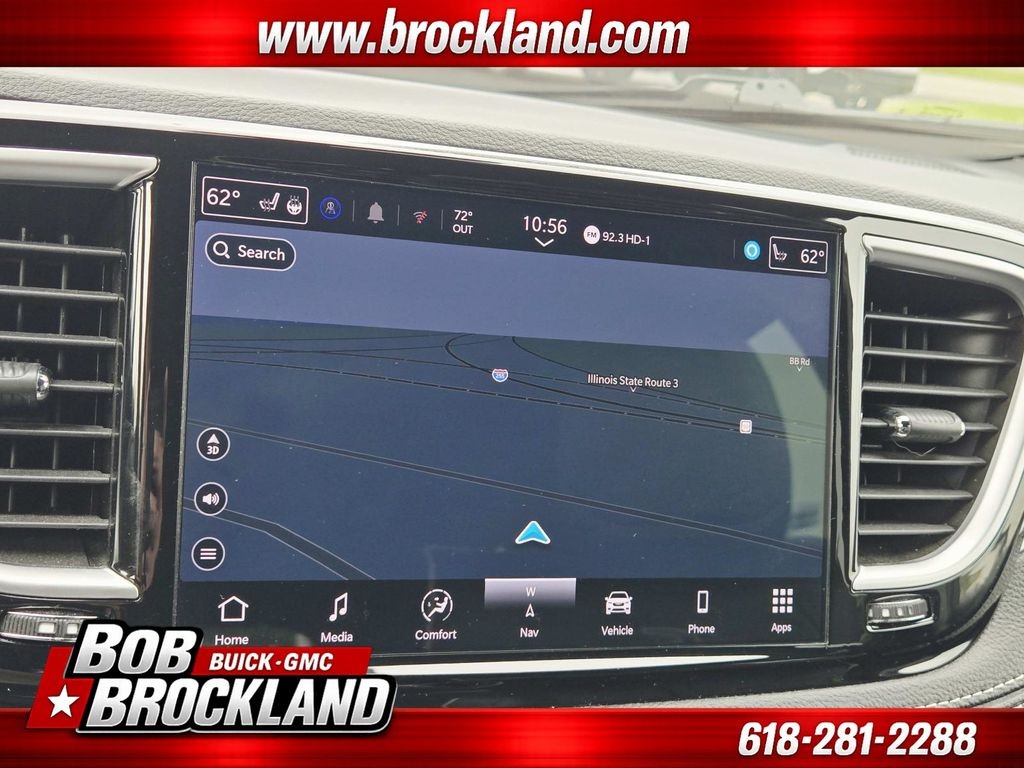 Chrysler Pacifica Vehicle Full-screen Gallery Image 29