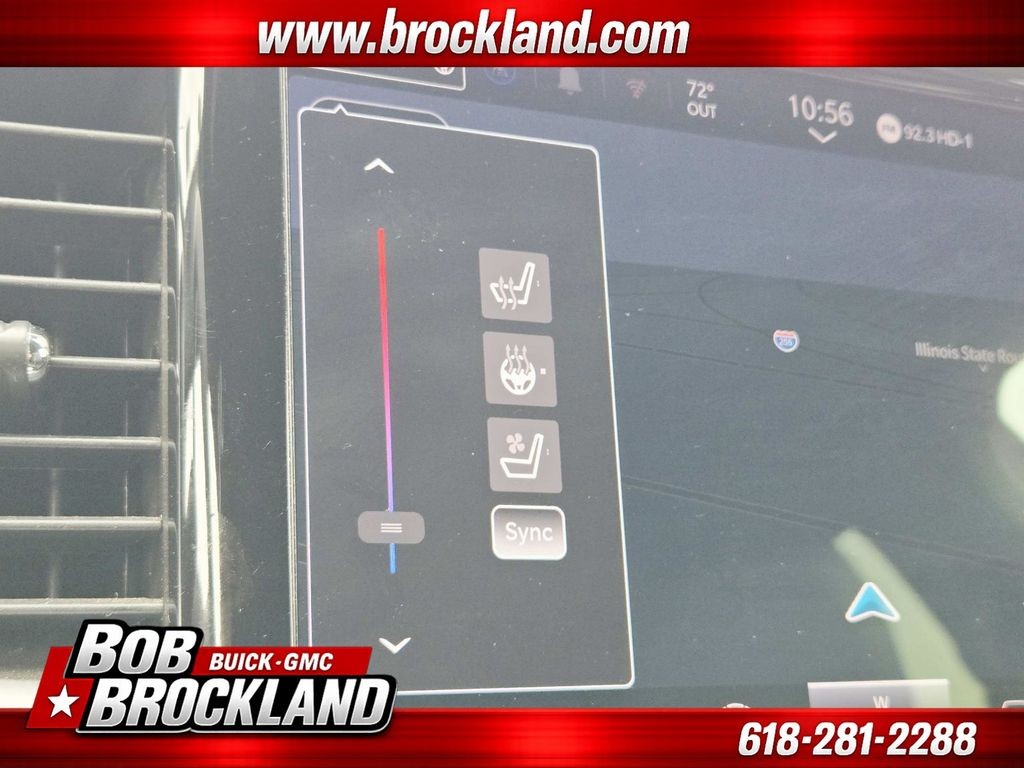 Chrysler Pacifica Vehicle Full-screen Gallery Image 34