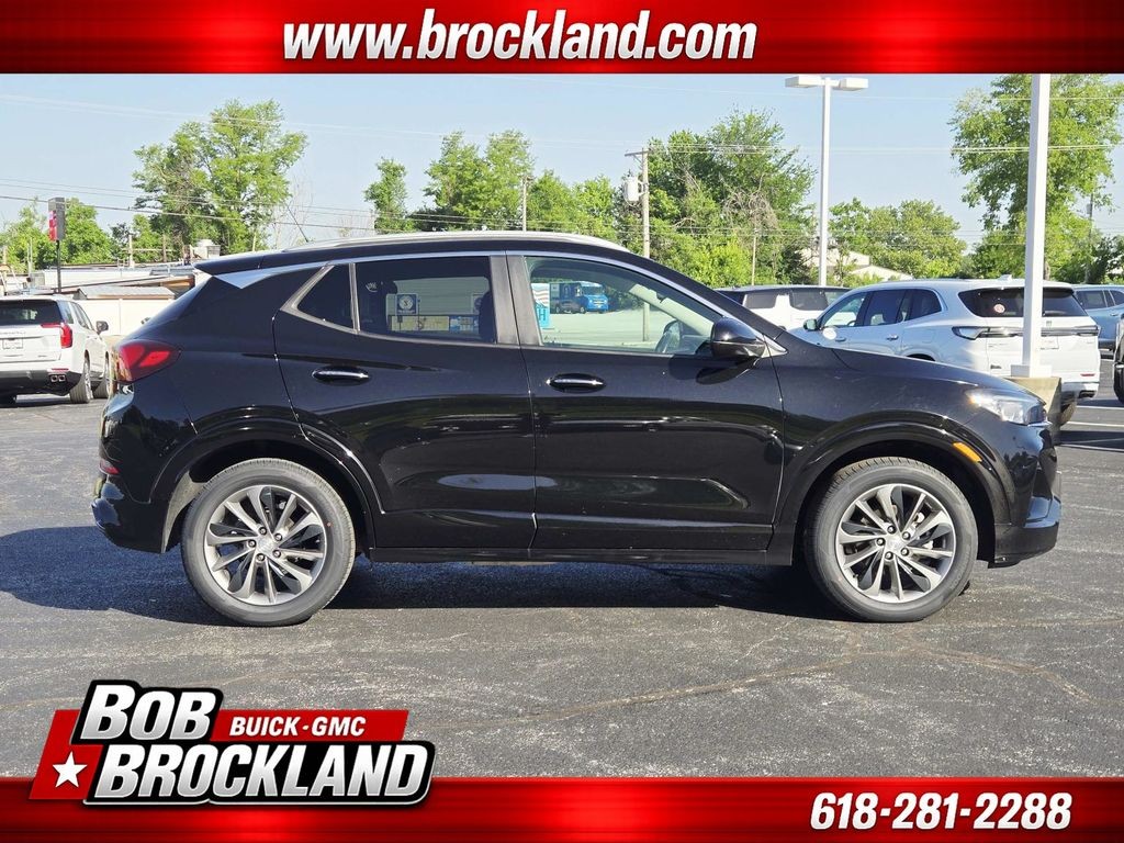 Buick Encore GX Vehicle Full-screen Gallery Image 02