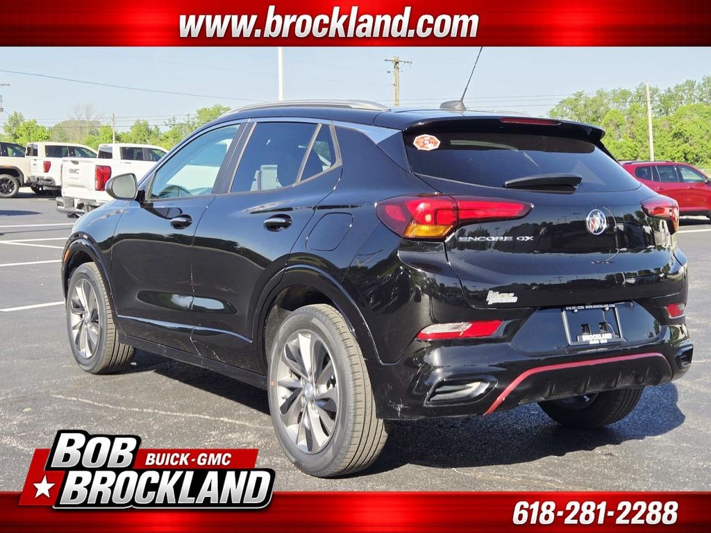 Buick Encore GX Vehicle Full-screen Gallery Image 05