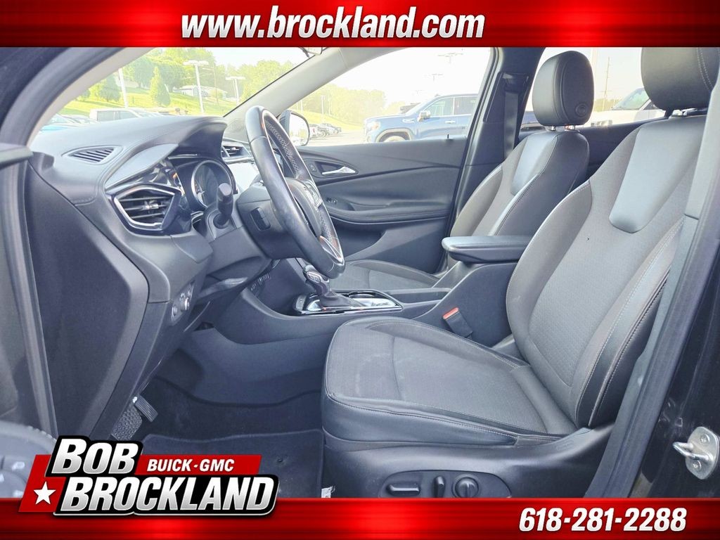 Buick Encore GX Vehicle Full-screen Gallery Image 11