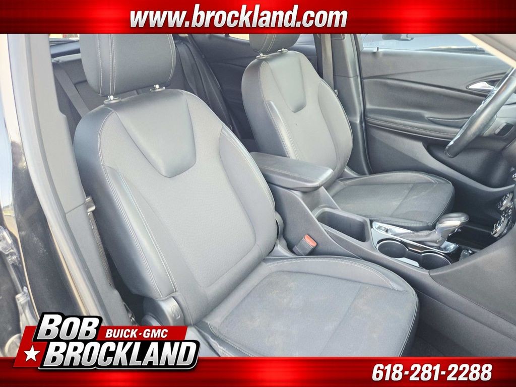 Buick Encore GX Vehicle Full-screen Gallery Image 15