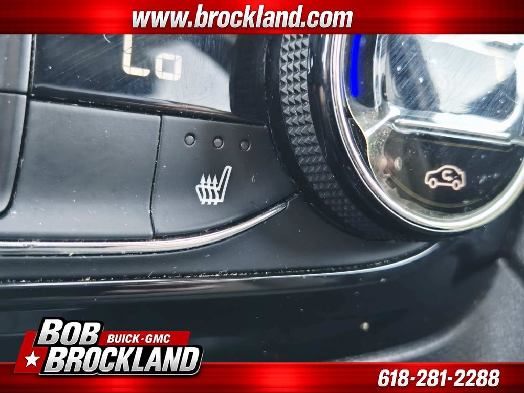 Buick Encore GX Vehicle Full-screen Gallery Image 28