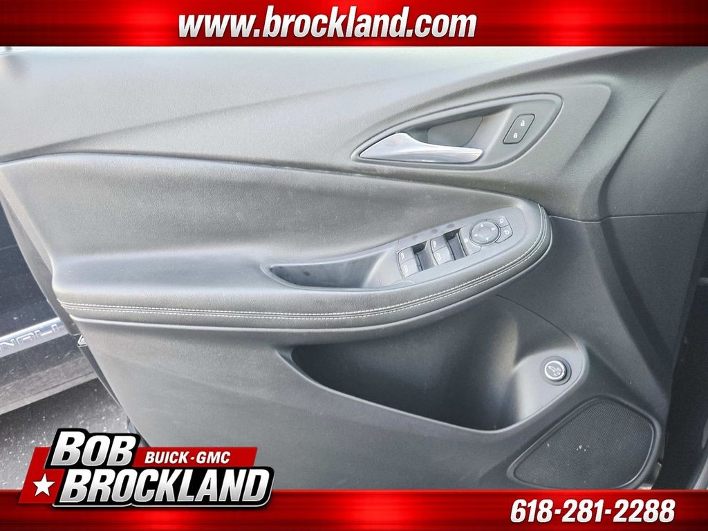 Buick Encore GX Vehicle Full-screen Gallery Image 33
