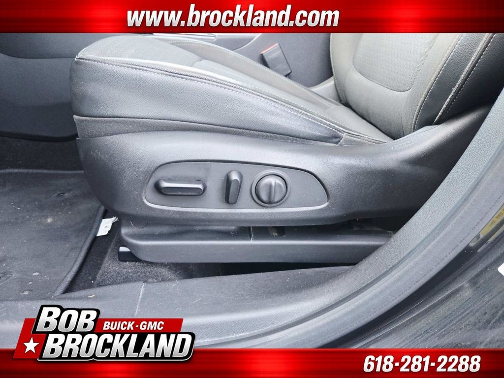 Buick Encore GX Vehicle Full-screen Gallery Image 36