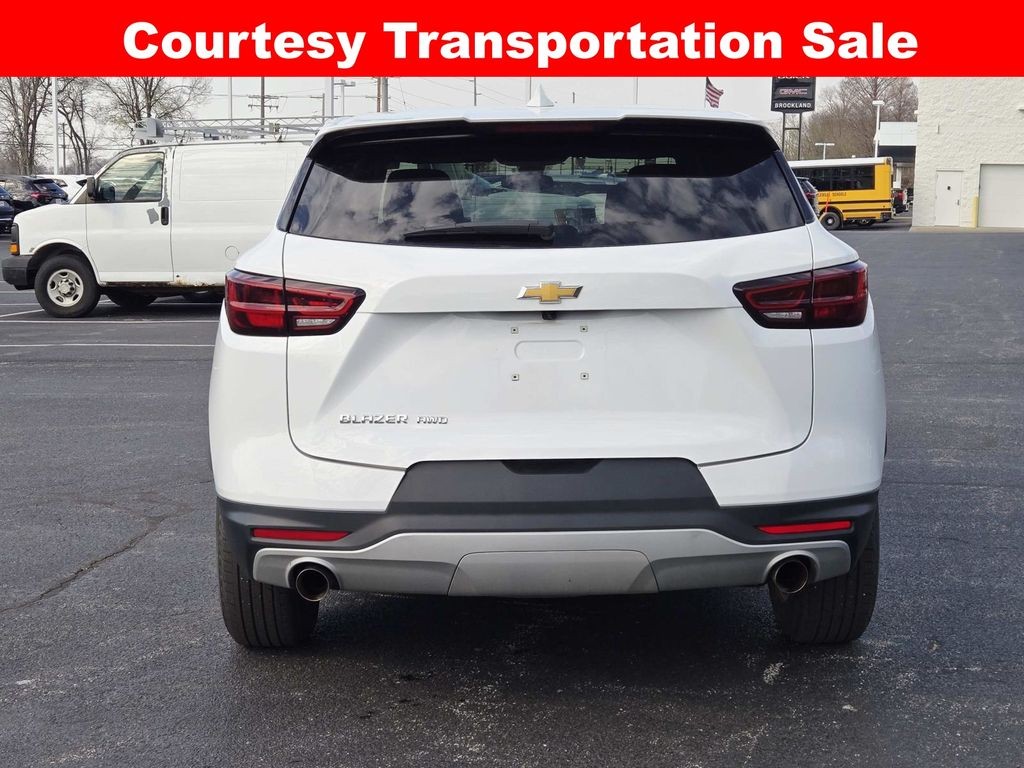Chevrolet Blazer Vehicle Full-screen Gallery Image 04