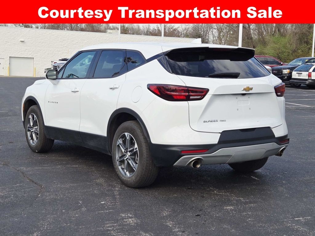 Chevrolet Blazer Vehicle Full-screen Gallery Image 05