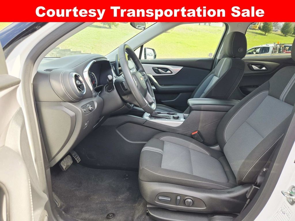 Chevrolet Blazer Vehicle Full-screen Gallery Image 11
