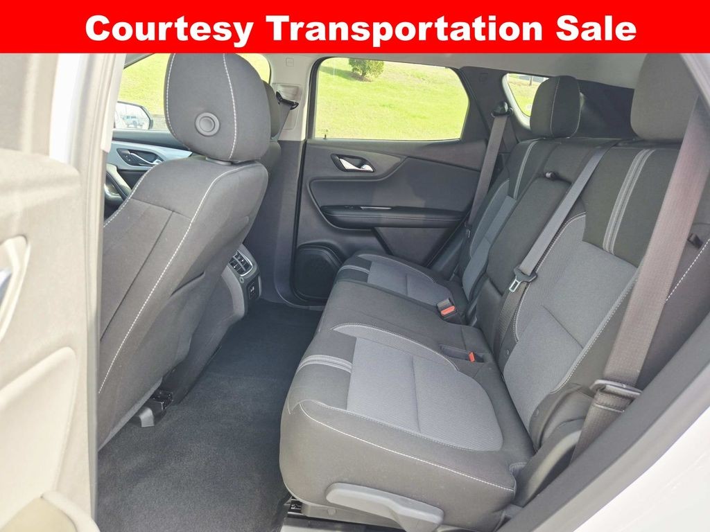 Chevrolet Blazer Vehicle Full-screen Gallery Image 12