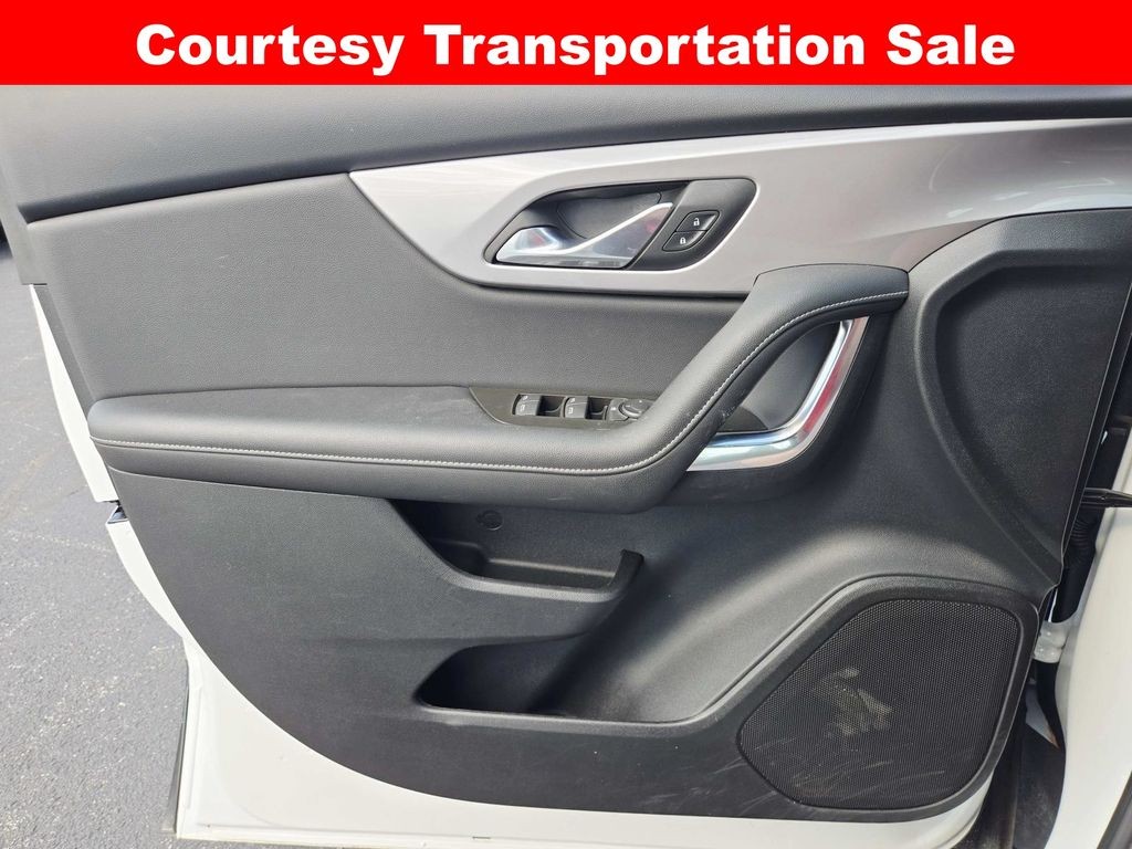 Chevrolet Blazer Vehicle Full-screen Gallery Image 32