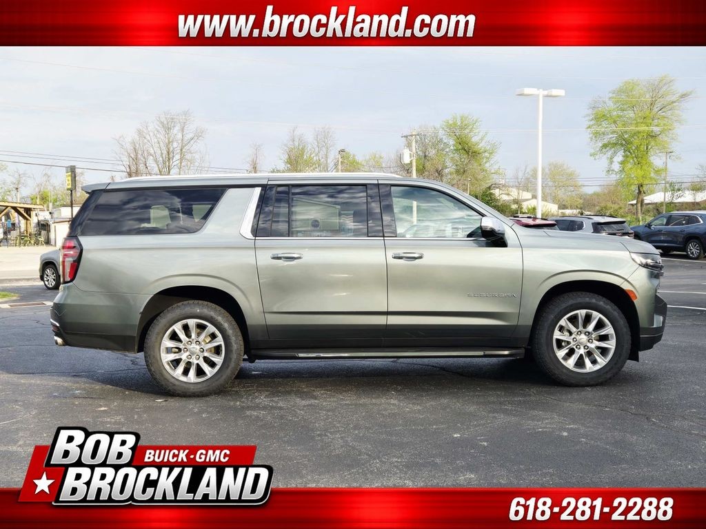 Chevrolet Suburban Vehicle Full-screen Gallery Image 02