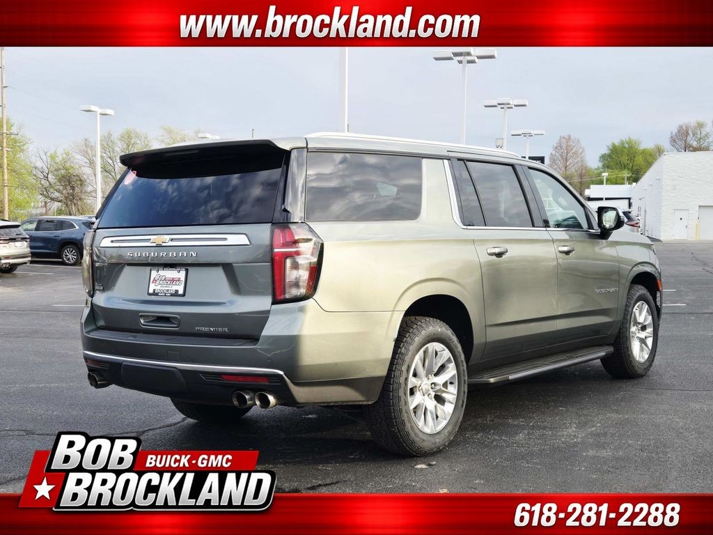 Chevrolet Suburban Vehicle Full-screen Gallery Image 03