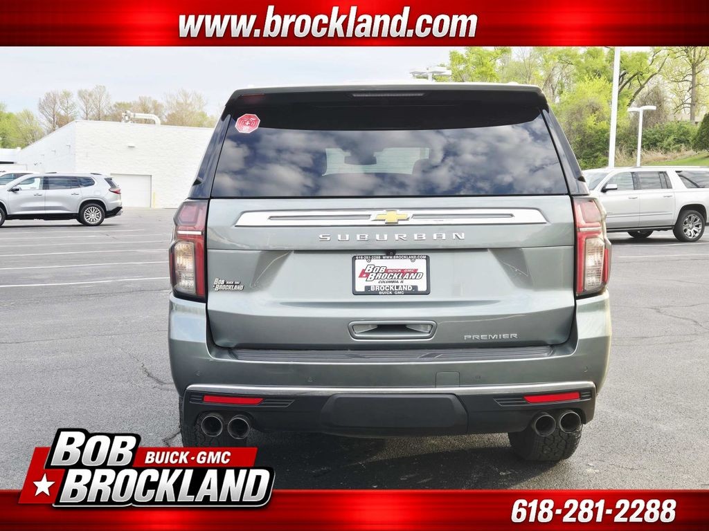 Chevrolet Suburban Vehicle Full-screen Gallery Image 04
