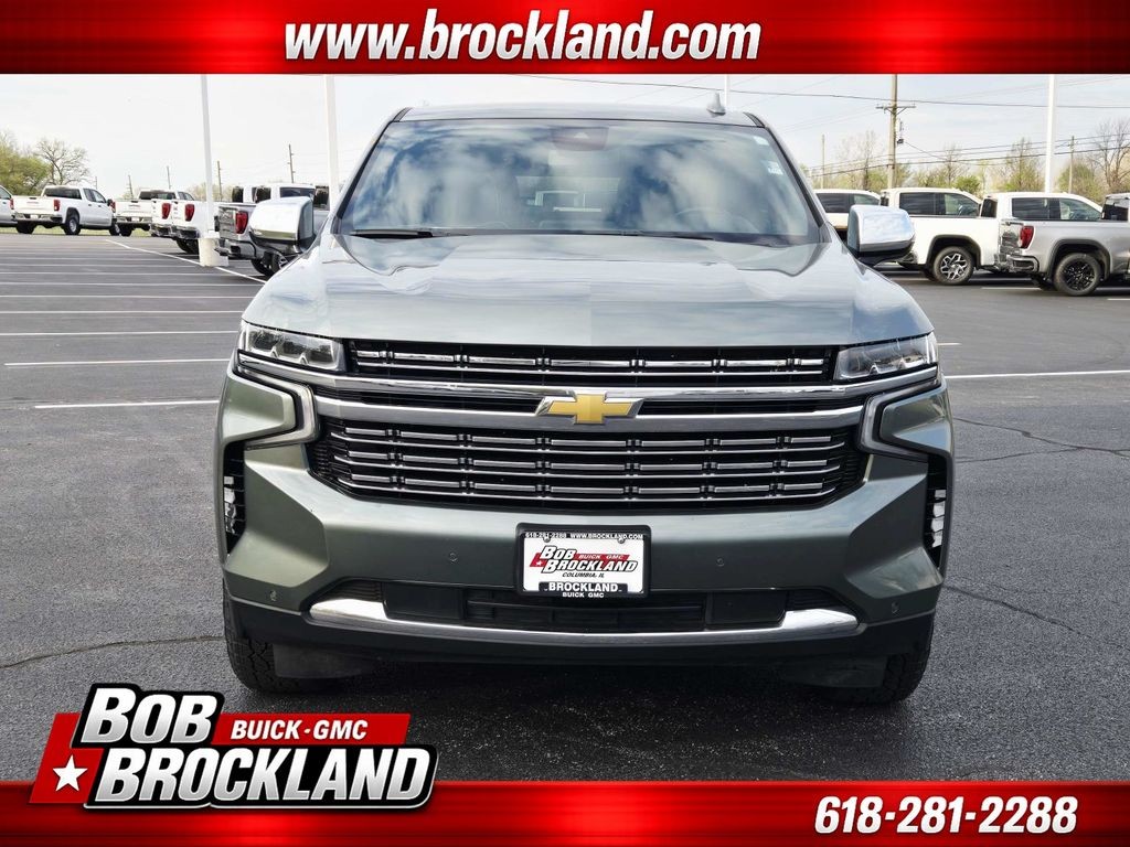 Chevrolet Suburban Vehicle Full-screen Gallery Image 05