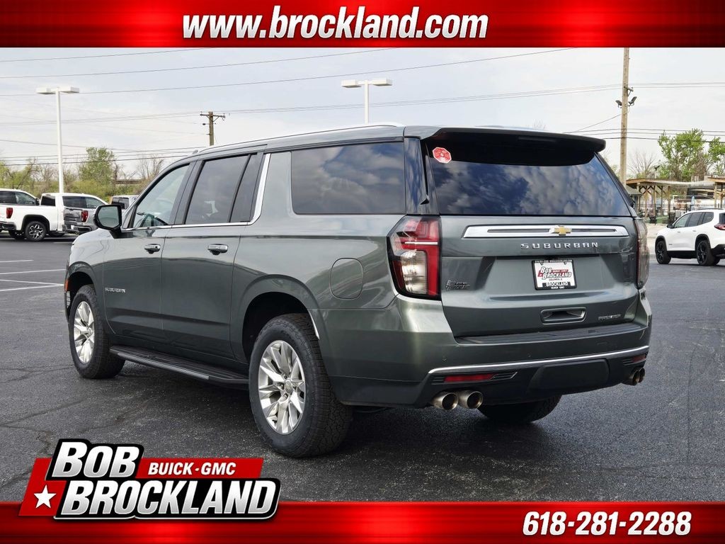 Chevrolet Suburban Vehicle Full-screen Gallery Image 06