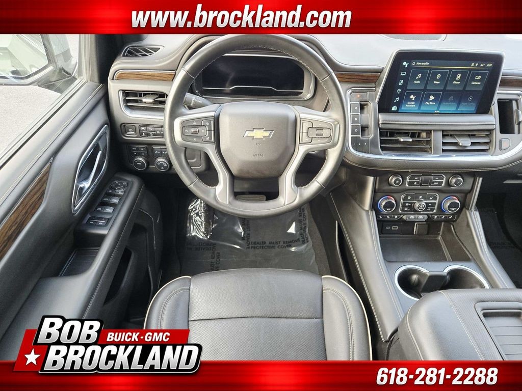 Chevrolet Suburban Vehicle Full-screen Gallery Image 10
