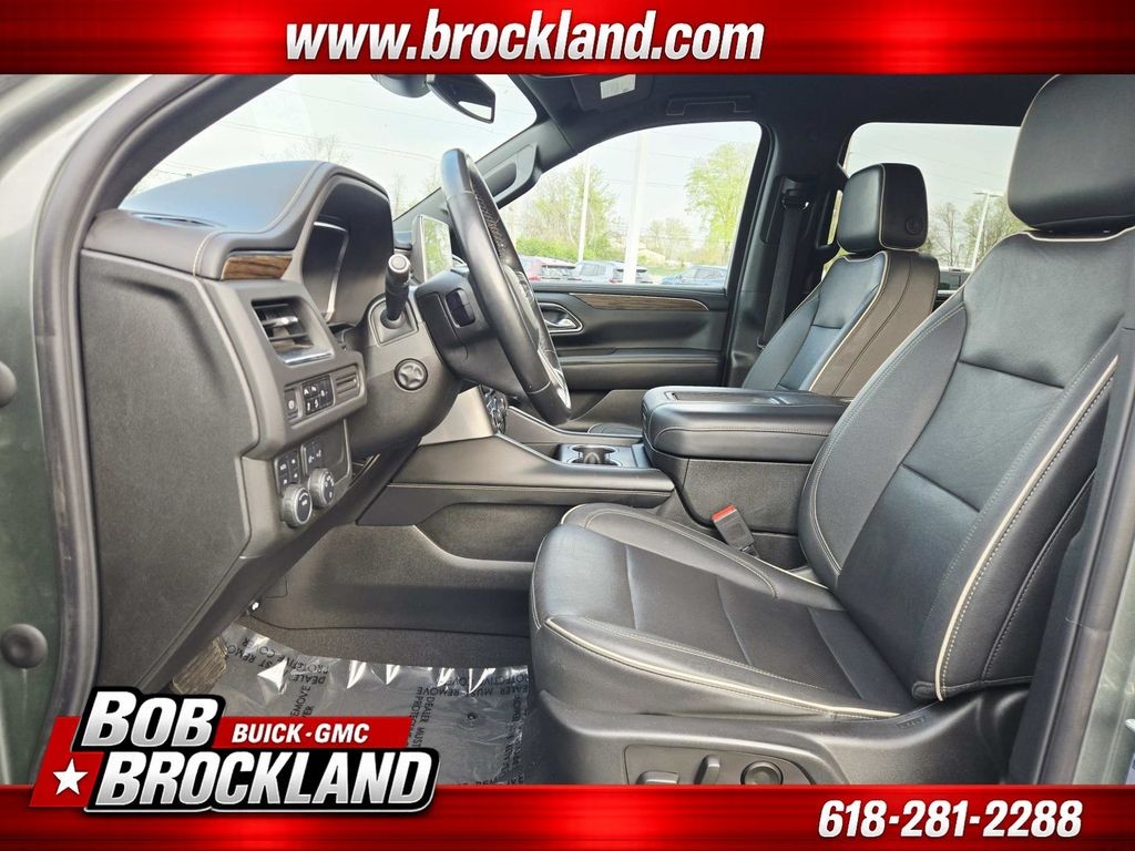 Chevrolet Suburban Vehicle Full-screen Gallery Image 11