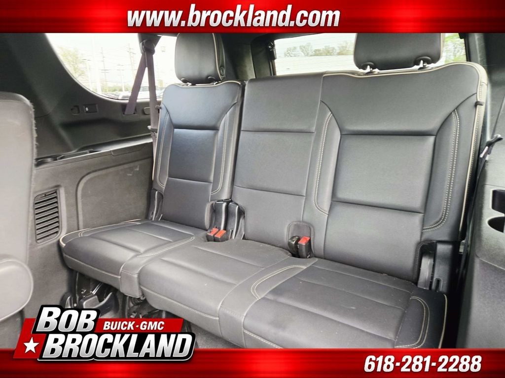Chevrolet Suburban Vehicle Full-screen Gallery Image 13
