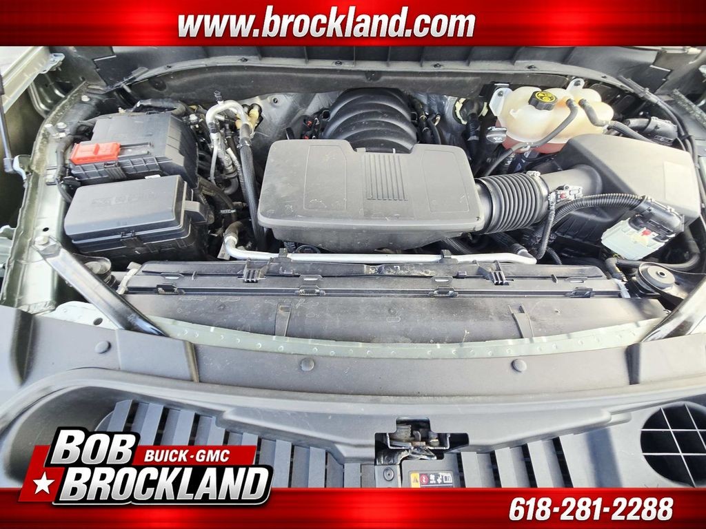 Chevrolet Suburban Vehicle Full-screen Gallery Image 20
