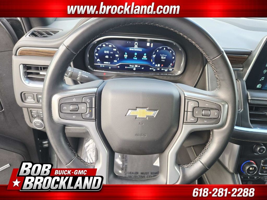 Chevrolet Suburban Vehicle Full-screen Gallery Image 21
