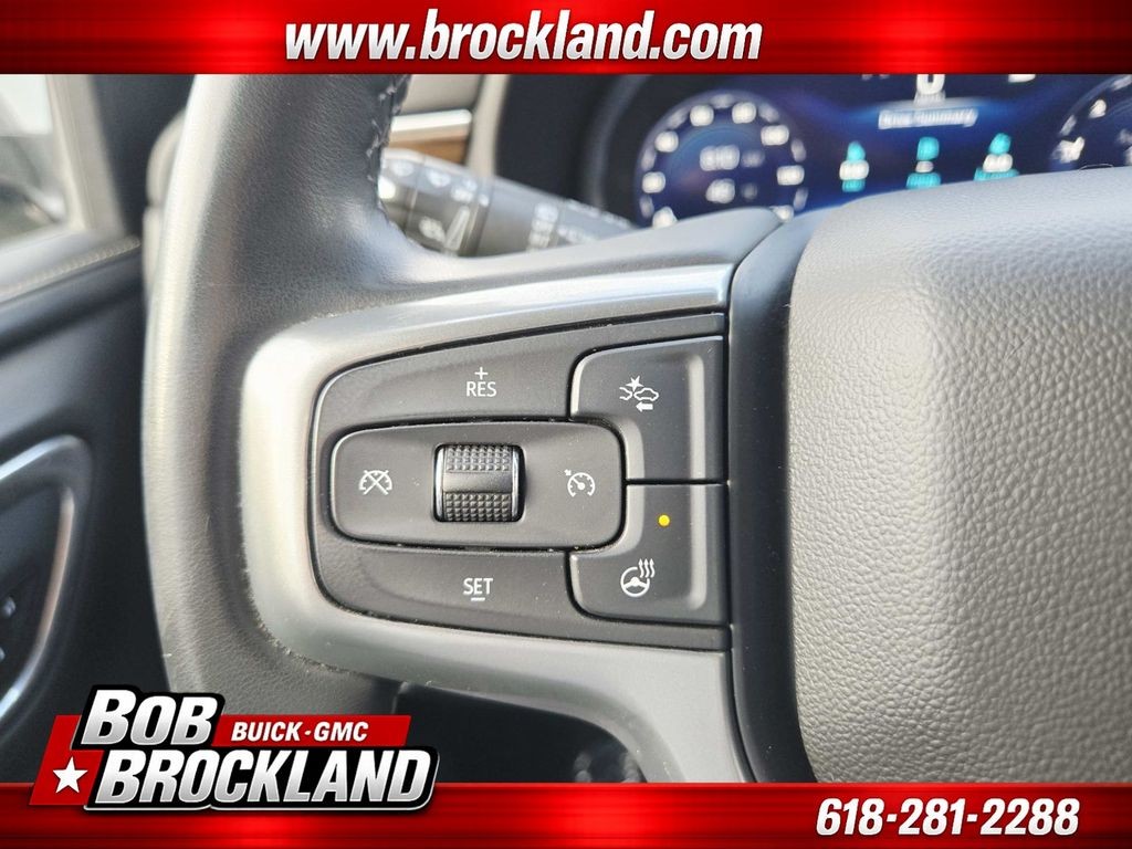 Chevrolet Suburban Vehicle Full-screen Gallery Image 22