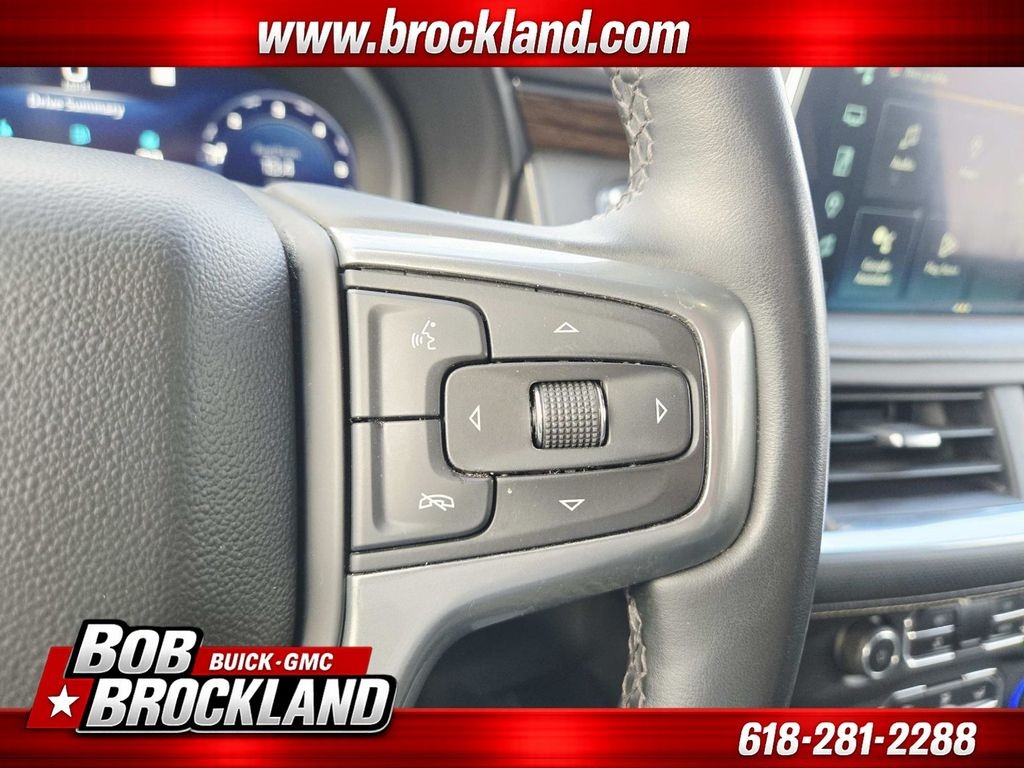 Chevrolet Suburban Vehicle Full-screen Gallery Image 23