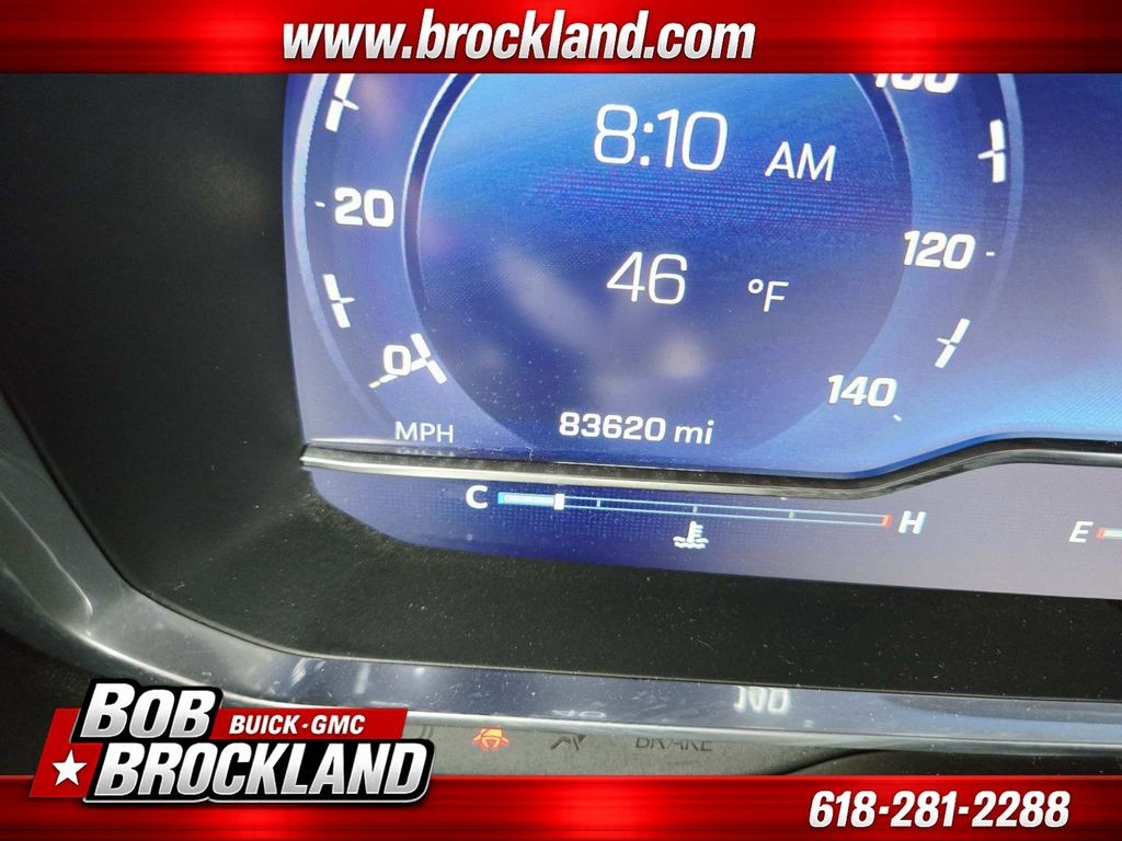 Chevrolet Suburban Vehicle Full-screen Gallery Image 26