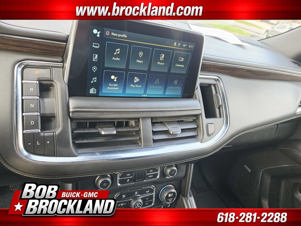Chevrolet Suburban Vehicle Full-screen Gallery Image 27