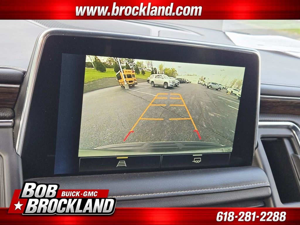 Chevrolet Suburban Vehicle Full-screen Gallery Image 30