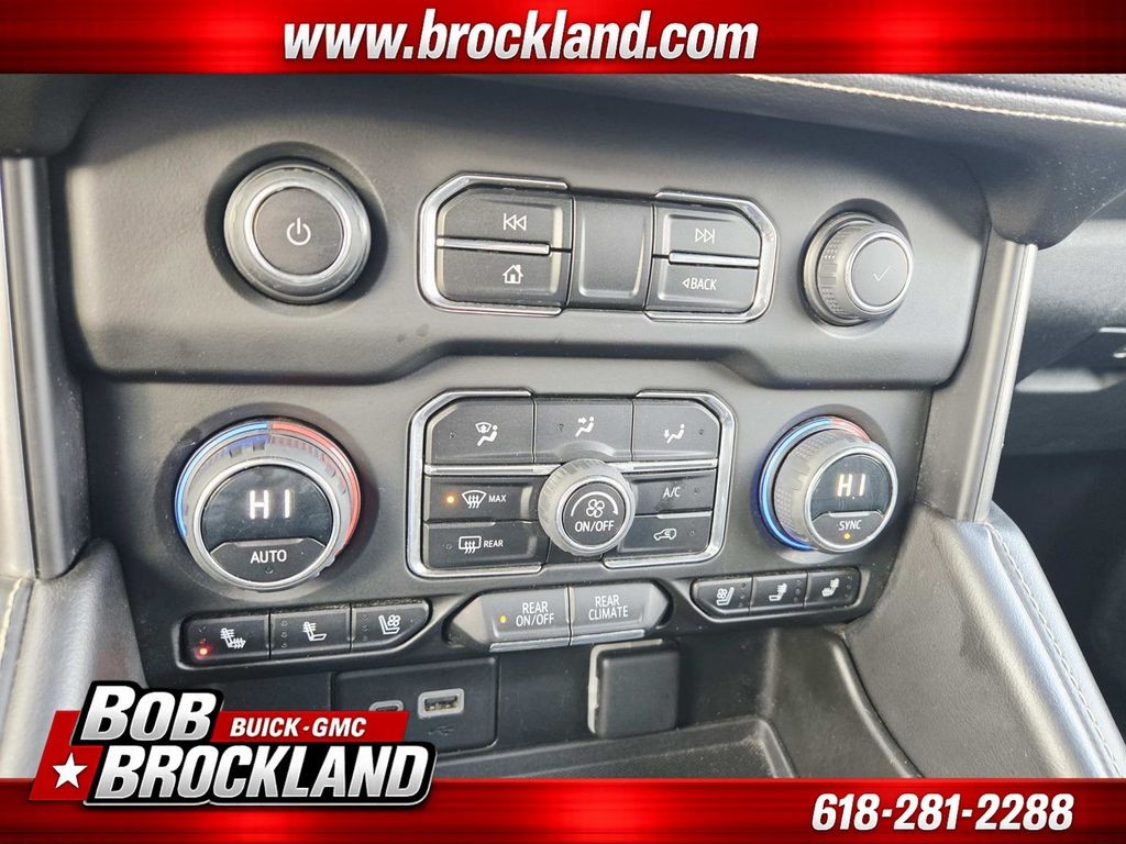 Chevrolet Suburban Vehicle Full-screen Gallery Image 31