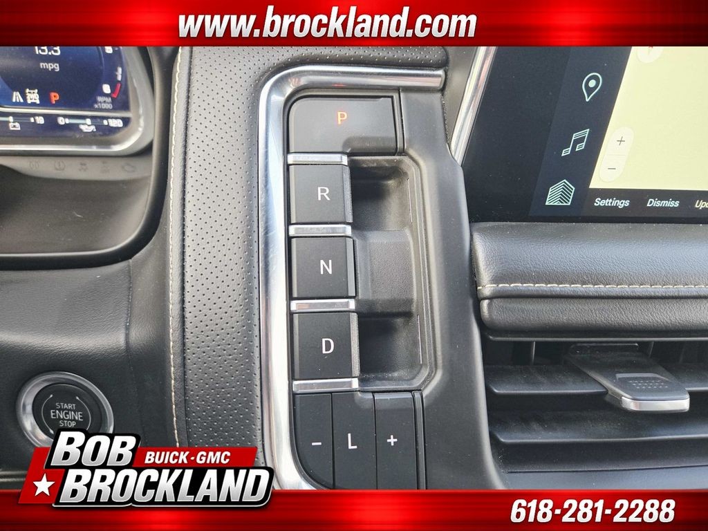 Chevrolet Suburban Vehicle Full-screen Gallery Image 34