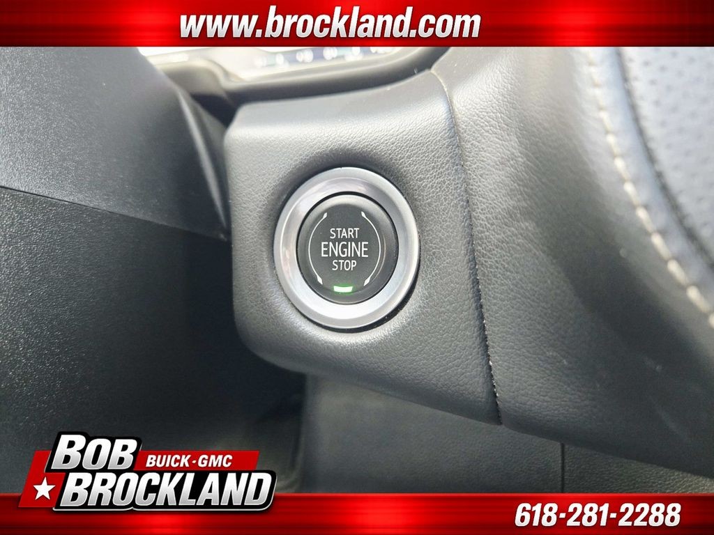 Chevrolet Suburban Vehicle Full-screen Gallery Image 35