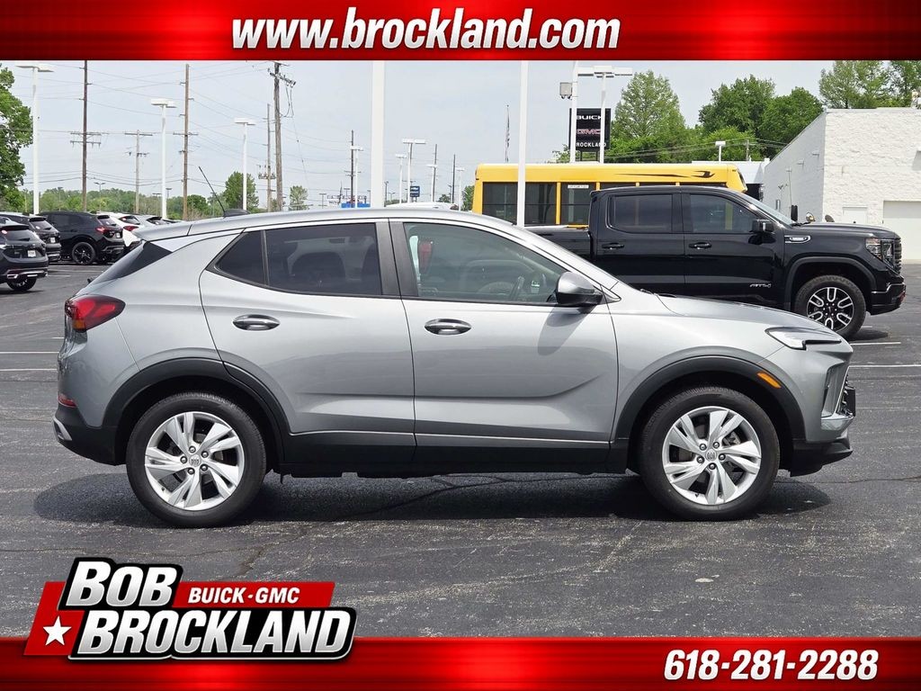 Buick Encore GX Vehicle Full-screen Gallery Image 02