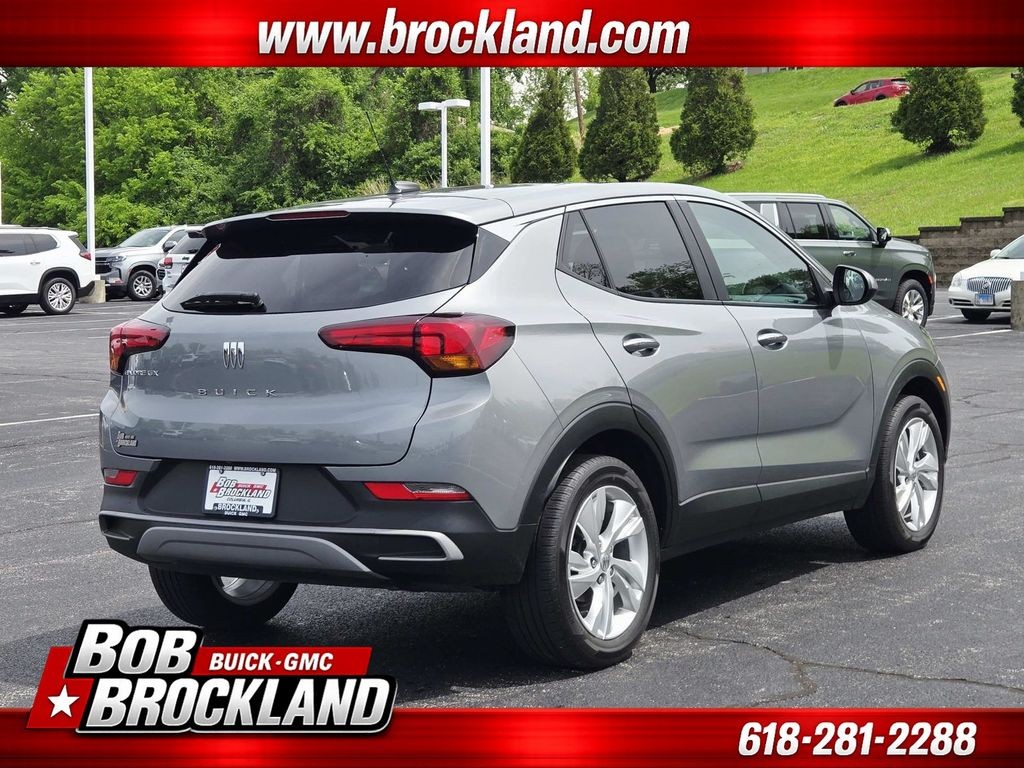 Buick Encore GX Vehicle Full-screen Gallery Image 03