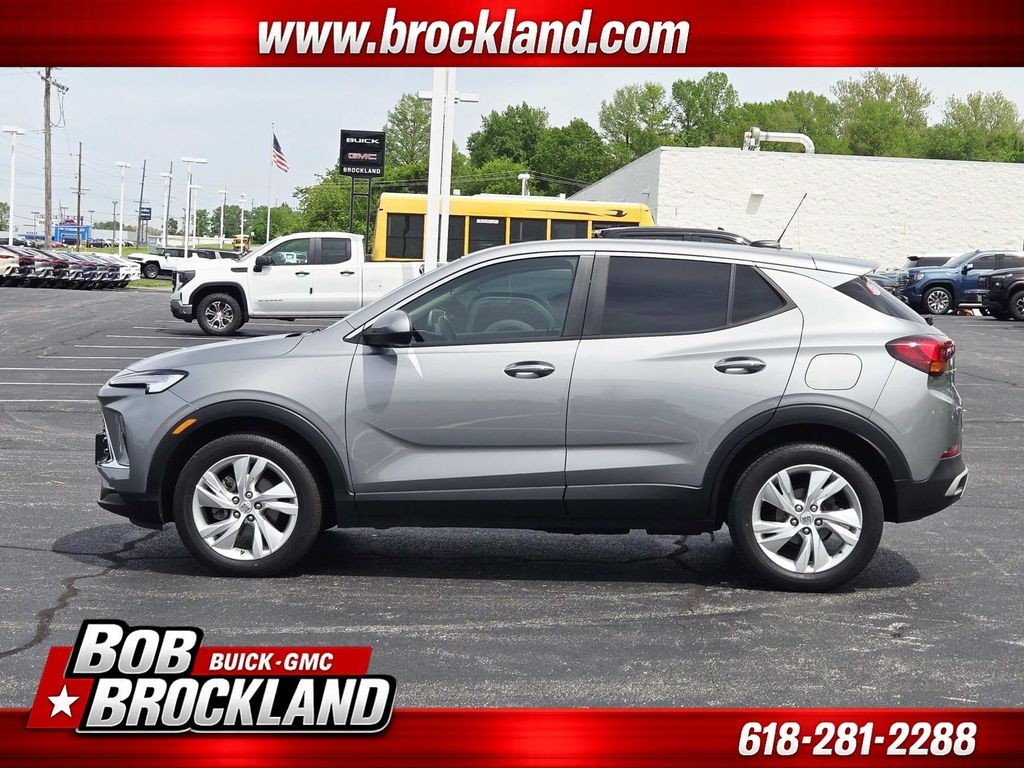 Buick Encore GX Vehicle Full-screen Gallery Image 06
