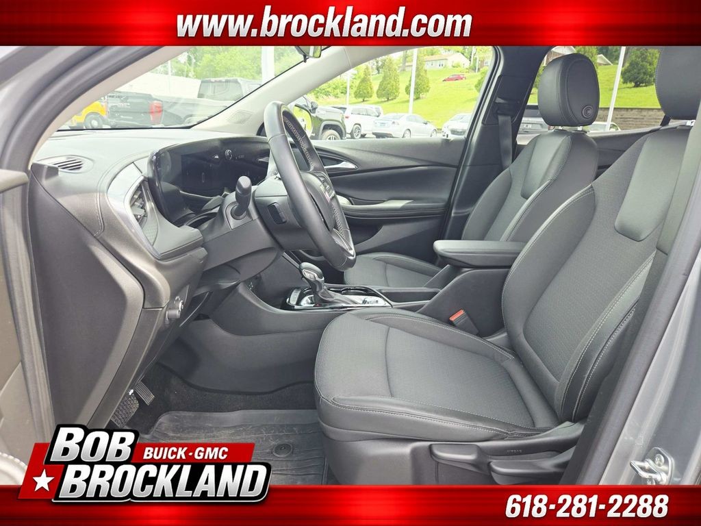 Buick Encore GX Vehicle Full-screen Gallery Image 11