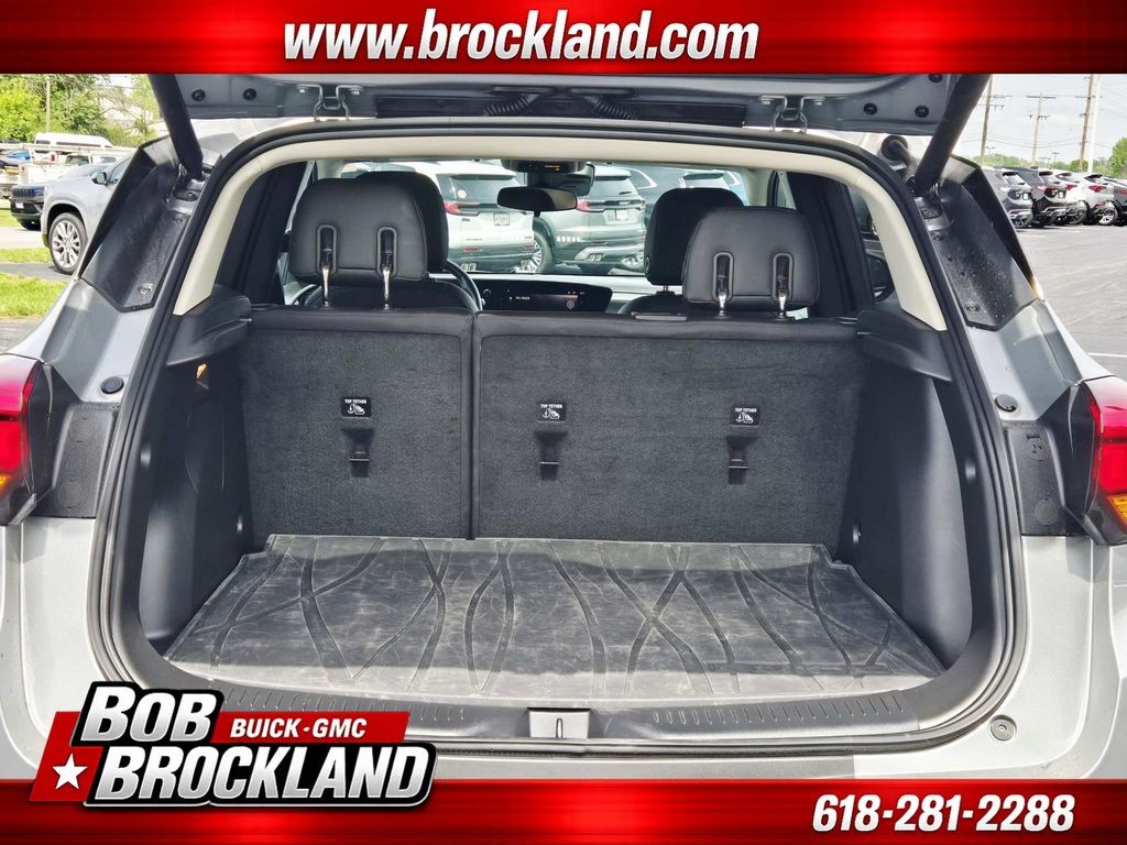 Buick Encore GX Vehicle Full-screen Gallery Image 13