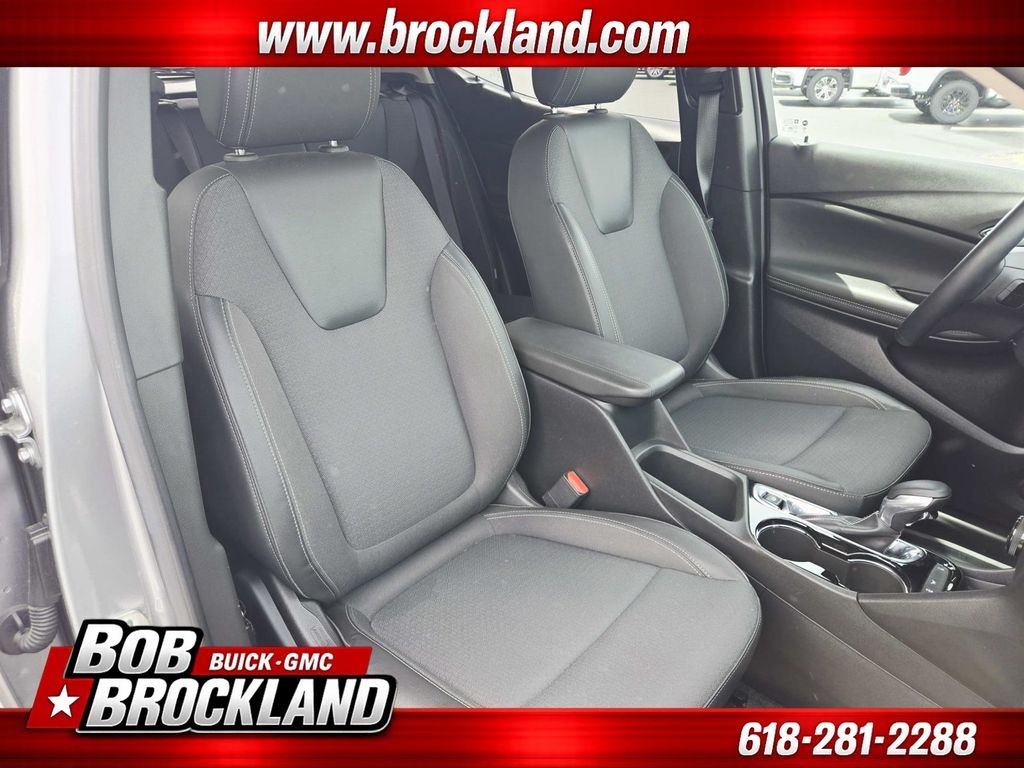 Buick Encore GX Vehicle Full-screen Gallery Image 15