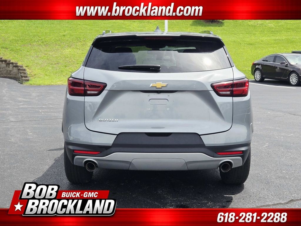 Chevrolet Blazer Vehicle Full-screen Gallery Image 04