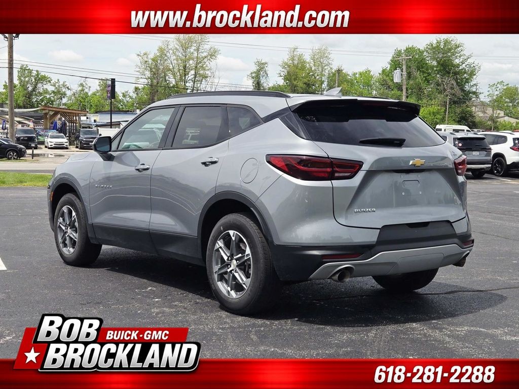 Chevrolet Blazer Vehicle Full-screen Gallery Image 05