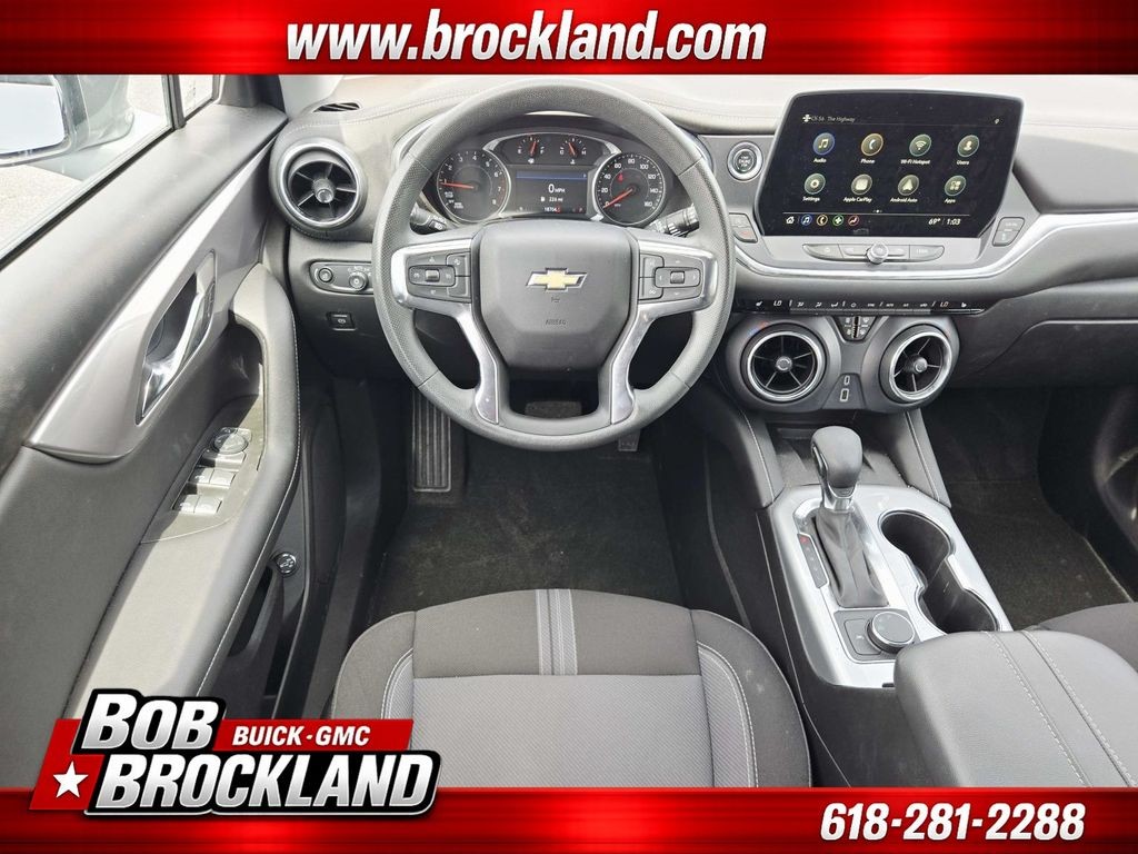 Chevrolet Blazer Vehicle Full-screen Gallery Image 10
