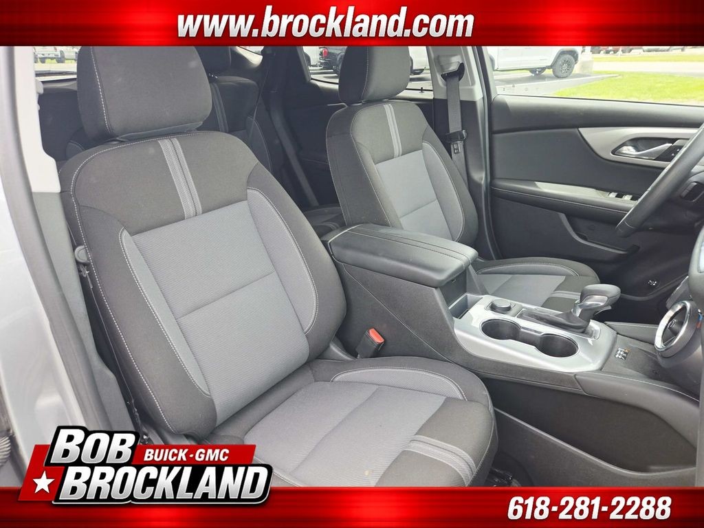 Chevrolet Blazer Vehicle Full-screen Gallery Image 15